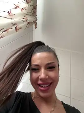 Snapshot of AmiraRosse chatting on February 2, 9:07 am AmiraRosse online show from February 2, 9:07 am