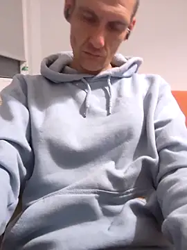 maciej online show from May 11, 1:51 am