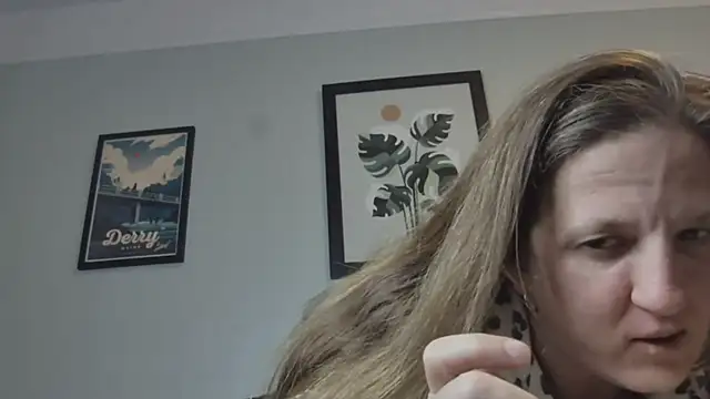 Snapshot of MissMera chatting on December 13, 3:38 am MissMera online show from December 13, 3:38 am