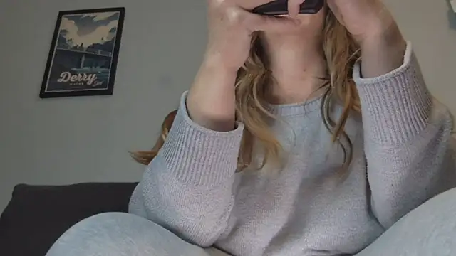 Snapshot of MissMera chatting on December 12, 7:52 am MissMera online show from December 12, 7:52 am