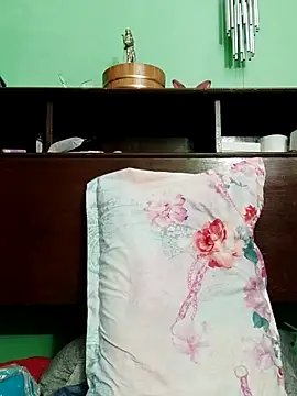 QueenSoreal online show from April 4, 5:41 pm