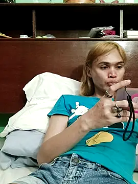 Snapshot of QueenSoreal chatting on May 27, 2:57 pm QueenSoreal online show from May 27, 2:57 pm