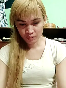 Snapshot of QueenSoreal chatting on June 6, 12:54 pm QueenSoreal online show from June 6, 12:54 pm