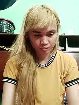 QueenSoreal online show from June 3, 4:12 pm