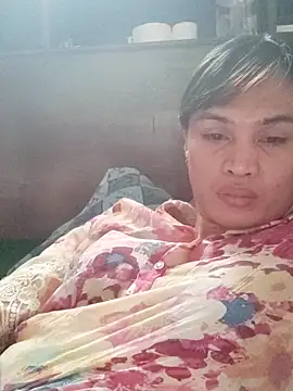 Snapshot of QueenSoreal chatting on February 12, 2:22 am QueenSoreal online show from February 12, 2:22 am