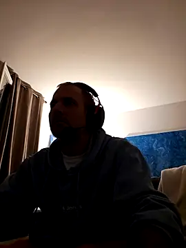 Snapshot of verylargecock chatting on September 18, 3:20 am verylargecock online show from September 18, 3:20 am