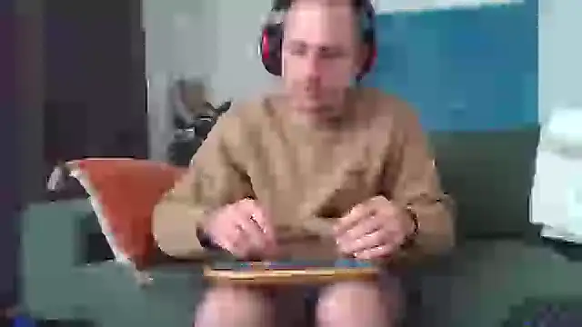 Snapshot of verylargecock chatting on September 22, 12:44 pm verylargecock online show from September 22, 12:44 pm