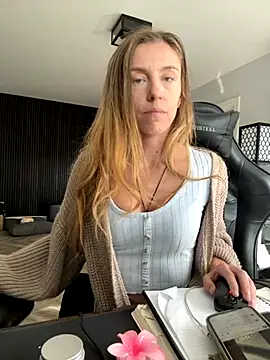 Heidi Harper online show from September 25, 9:48 am