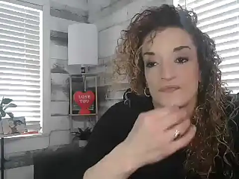 Snapshot of AshleyRain chatting on February 6, 7:21 pm AshleyRain online show from February 6, 7:21 pm