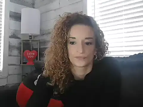 Snapshot of AshleyRain chatting on February 7, 6:27 pm AshleyRain online show from February 7, 6:27 pm