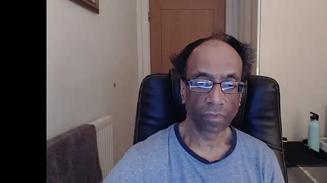 rauncher1 online show from April 4, 11:44 pm