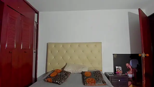 Snapshot of LUISSA_ chatting on February 13, 10:44 am LUISSA online show from February 13, 10:44 am