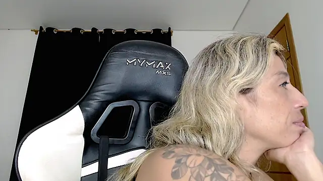 lettylatinaxh online show from February 24, 7:09 pm