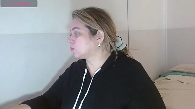 bella savati online show from September 19, 5:50 pm