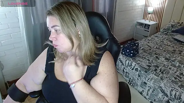 bella savati online show from December 20, 7:28 pm