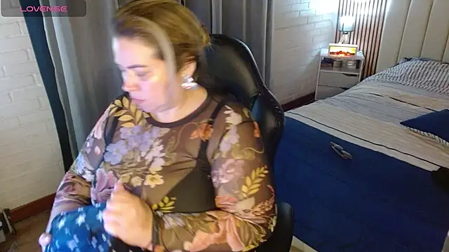 bella savati online show from February 18, 11:34 pm