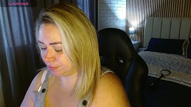 bella savati online show from December 4, 4:39 pm