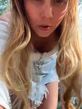 Snapshot of Brittanyrosexx chatting on January 4, 8:48 pm Brittanyrosexx online show from January 4, 8:48 pm