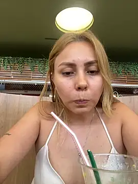 Snapshot of Brittanyrosexx chatting on September 8, 8:52 pm Brittanyrosexx online show from September 8, 8:52 pm