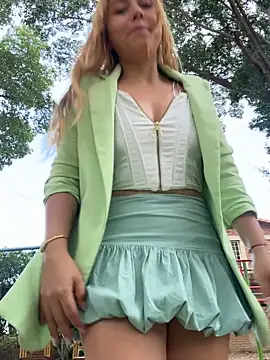 Snapshot of Brittanyrosexx chatting on December 2, 9:27 pm Brittanyrosexx online show from December 2, 9:27 pm