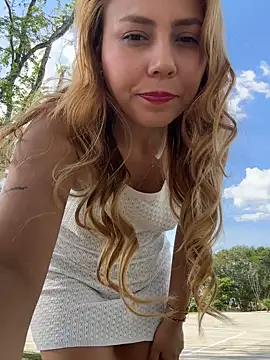 Snapshot of Brittanyrosexx chatting on October 9, 8:09 pm Brittanyrosexx online show from October 9, 8:09 pm