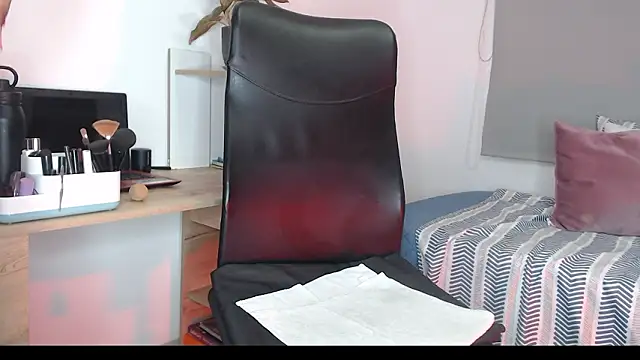 BriannaLorens online show from March 13, 3:28 pm