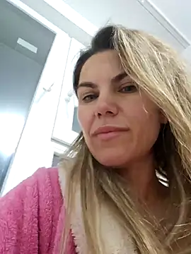 FeliciaKrige online show from January 5, 8:45 pm