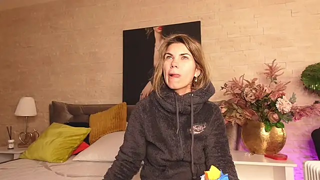 FeliciaKrige online show from March 15, 5:09 pm