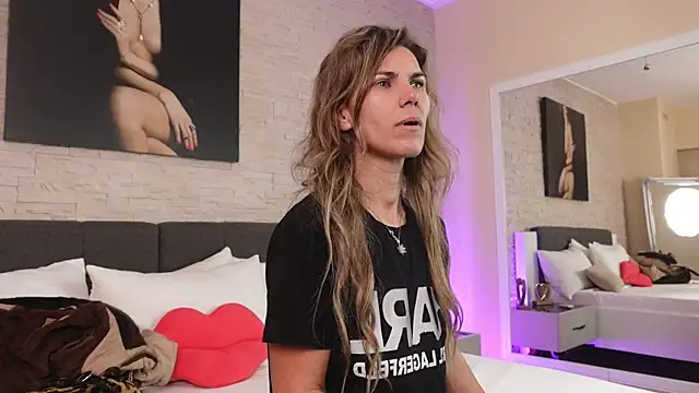 Snapshot of FeliciaKrige chatting on November 4, 10:57 pm FeliciaKrige online show from November 4, 10:57 pm