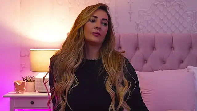 YaaraCollins online show from November 26, 7:25 pm