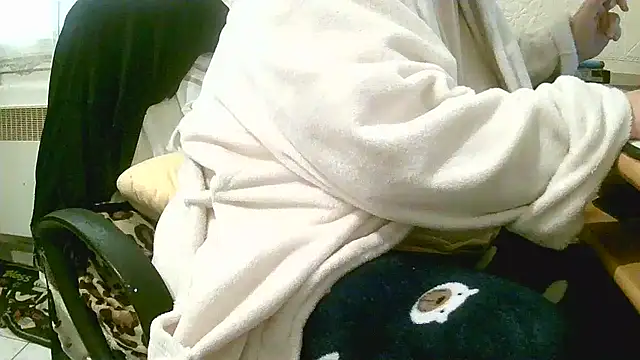 Snapshot of douceur63 chatting on March 26, 10:57 am douceur63 online show from March 26, 10:57 am