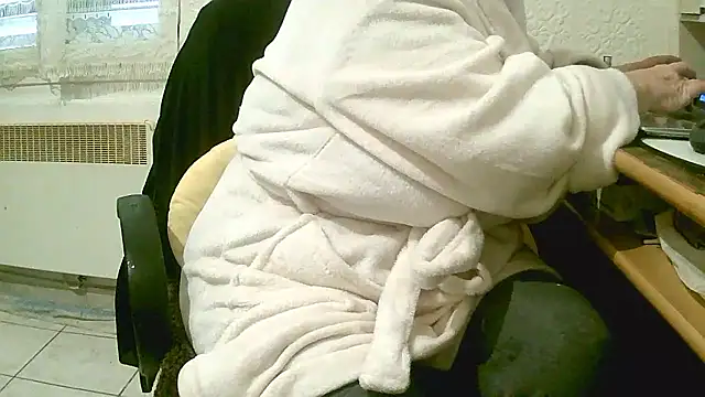 Snapshot of douceur63 chatting on January 9, 12:23 pm douceur63 online show from January 9, 12:23 pm