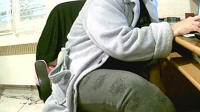 Snapshot of douceur63 chatting on December 4, 11:20 am douceur63 online show from December 4, 11:20 am