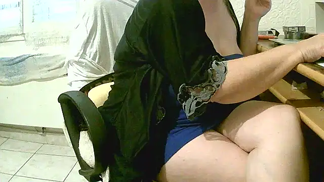 Snapshot of douceur63 chatting on October 14, 11:00 am douceur63 online show from October 14, 11:00 am
