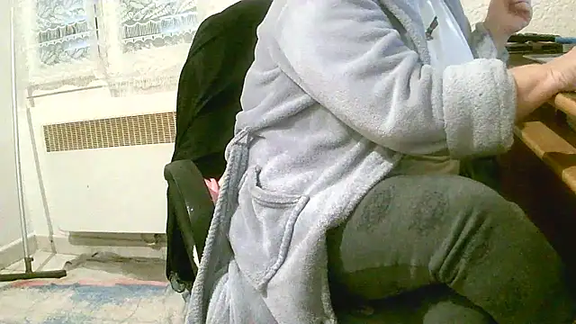 Snapshot of douceur63 chatting on December 16, 11:47 am douceur63 online show from December 16, 11:47 am