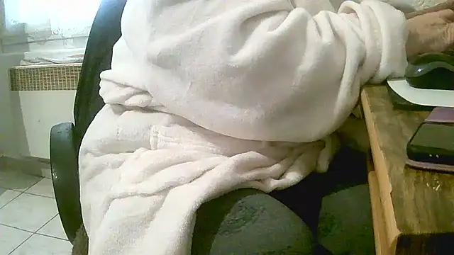 Snapshot of douceur63 chatting on February 7, 11:51 am douceur63 online show from February 7, 11:51 am