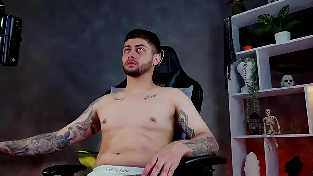 Snapshot of alessandro_duty chatting on October 29, 1:15 am alessandro duty online show from October 29, 1:15 am