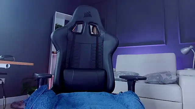 Snapshot of alessandro_duty chatting on November 23, 8:19 pm alessandro duty online show from November 23, 8:19 pm