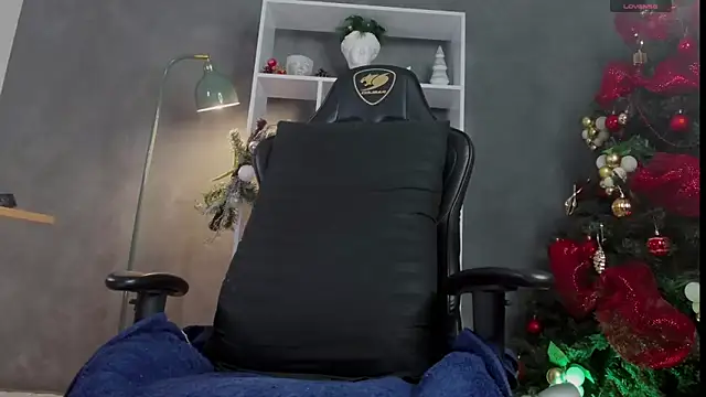 Snapshot of alessandro_duty chatting on December 5, 12:32 am alessandro duty online show from December 5, 12:32 am