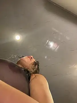 SQUIRTINGQUEEN11 online show from March 30, 2:24 am