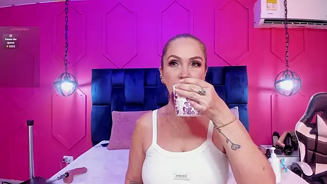 chantall1375 online show from September 13, 11:43 am