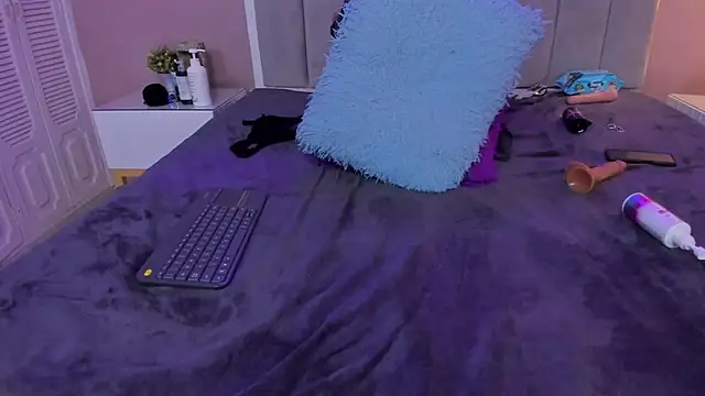 chantall1375 online show from March 1, 1:53 am