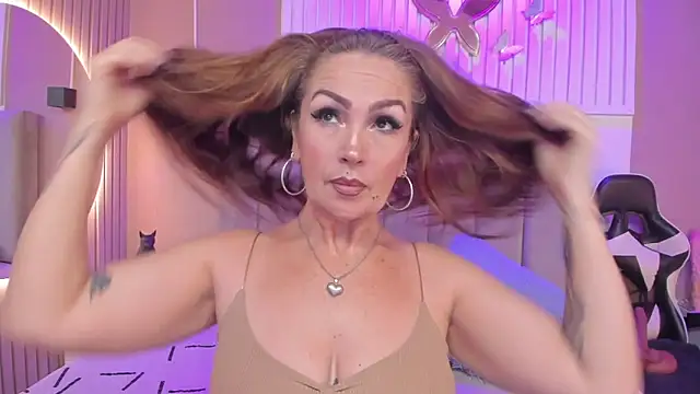 Snapshot of chantall1375 chatting on June 10, 3:41 am chantall1375 online show from June 10, 3:41 am
