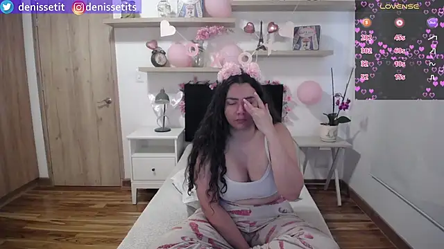 DenisseTits online show from April 2, 1:40 pm