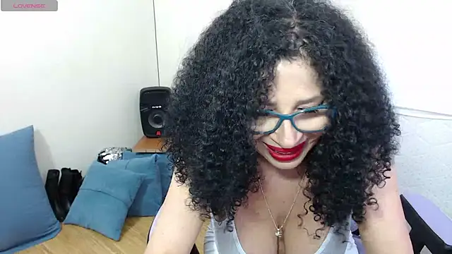 Snapshot of sophialxxx chatting on January 11, 10:07 pm sophialxxx online show from January 11, 10:07 pm