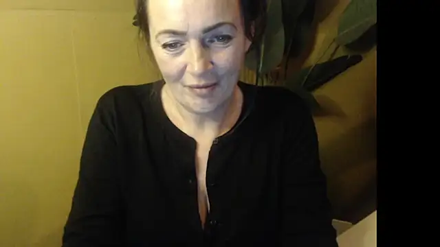 cloe85nl online show from December 1, 7:26 pm