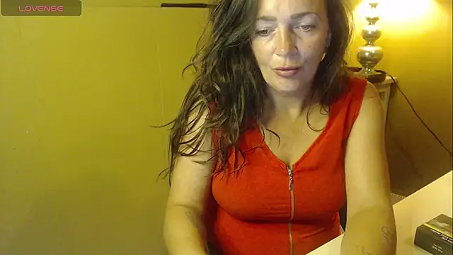 Snapshot of cloe85nl chatting on June 8, 7:42 am cloe85nl online show from June 8, 7:42 am
