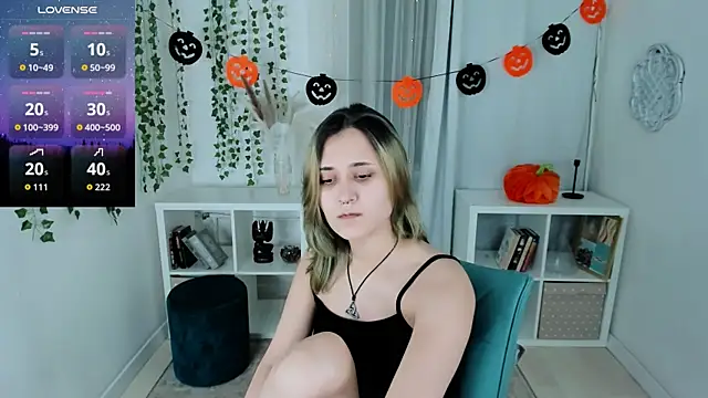 Alexa Lexi  online show from November 1, 3:50 pm