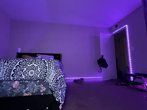 Snapshot of ChocolateTingz chatting on December 15, 5:56 am ChocolateTingz online show from December 15, 5:56 am