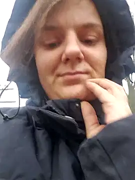 Cutegirlforyou online show from December 3, 9:42 am